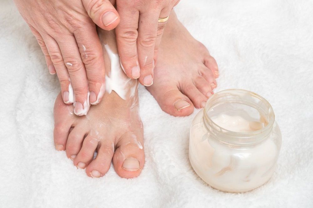 Skin Peeling Off Bottom of Feet: Causes and Peeling Skin Treatment